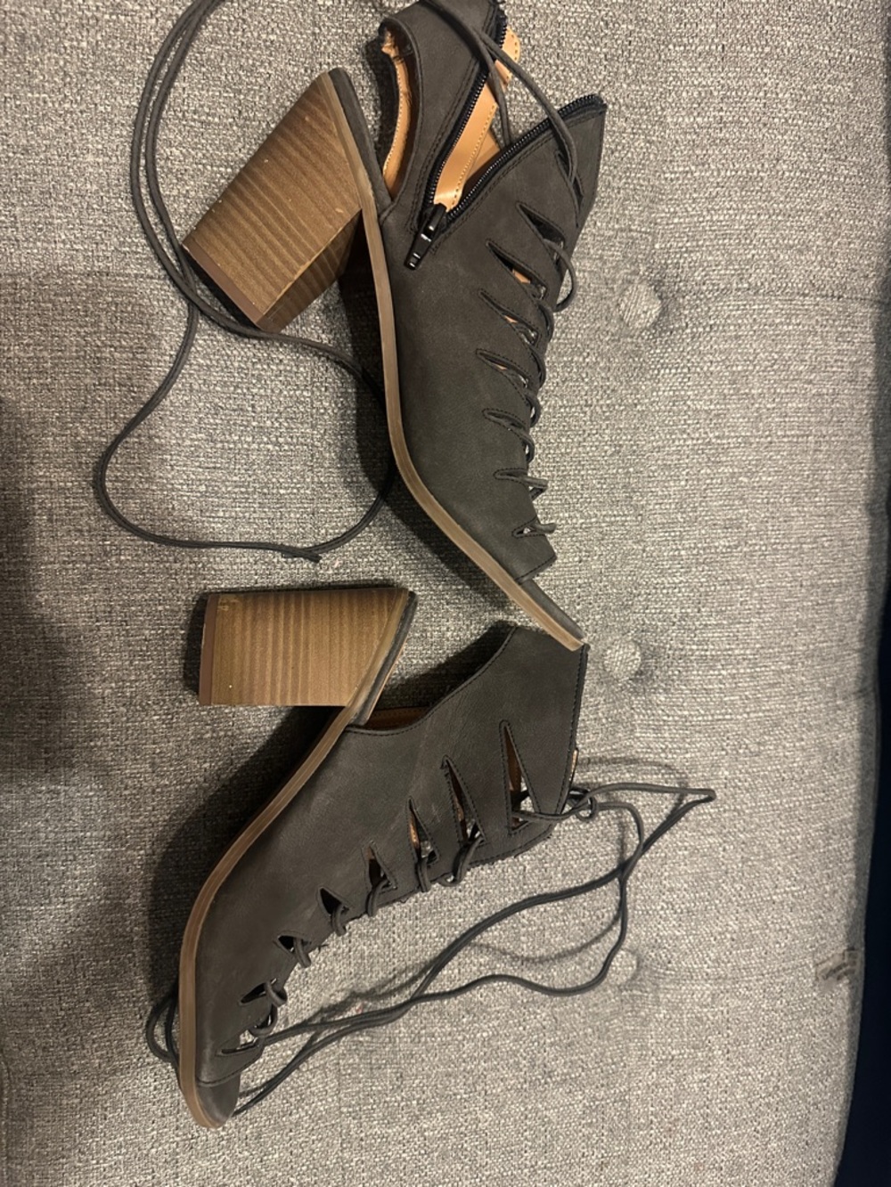 Faryl byferylrobin- Lace-Up Block Heel Sandals - Black 8.5